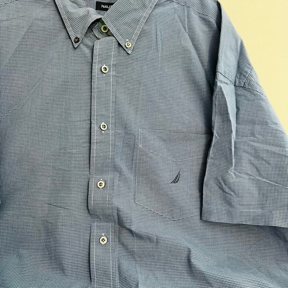 Nautica Sanded Poplin Men's Blue Short Sleeve Shirt - Picture 3 of 7